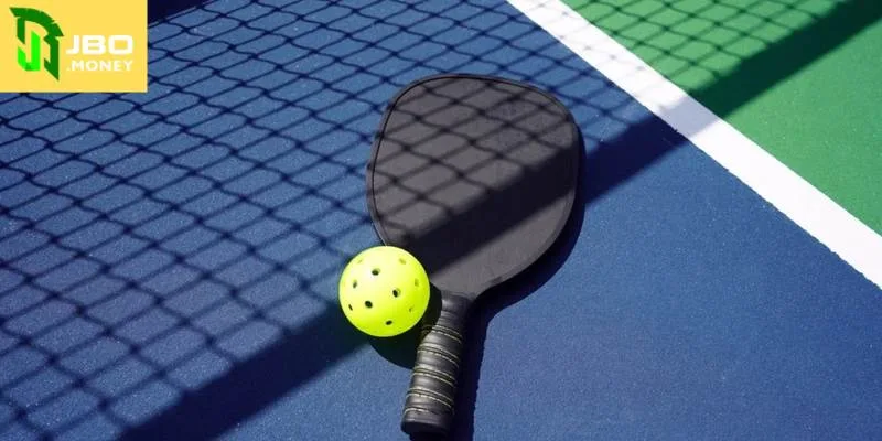 Cách chơi Pickleball áp dụng trong quy tắc cầm vợt thông minh 
